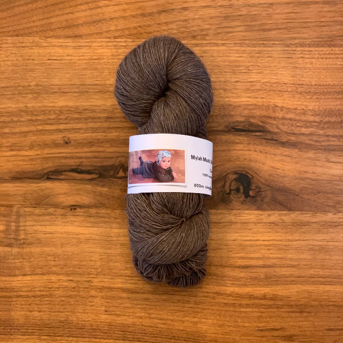 1 thread - 400 meters approx. 50 g yarn fat